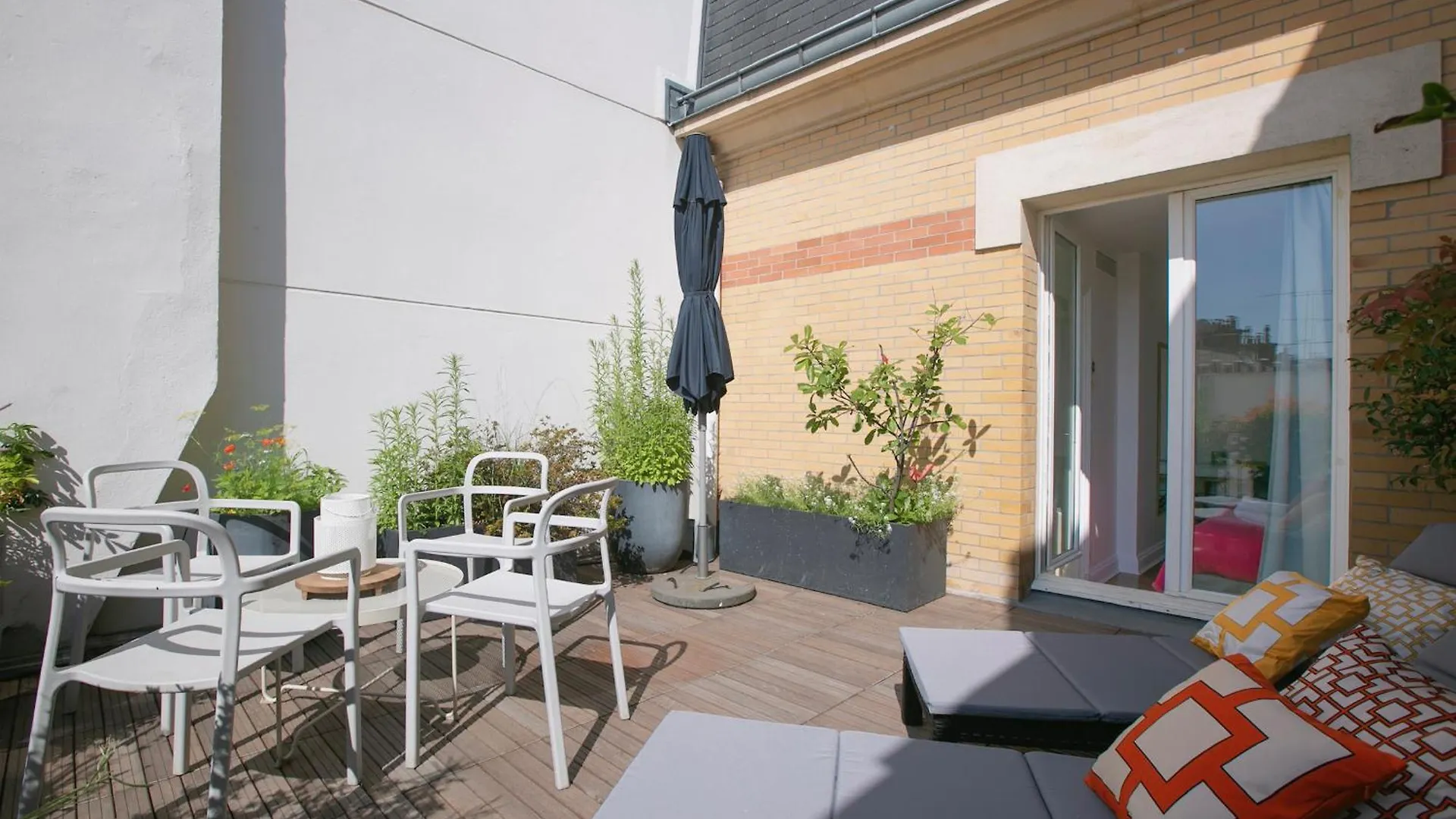 Magnificient 2 Bedrooms With Terrace Next To Champs-Elysees - Pc62B Paris 0*,  France