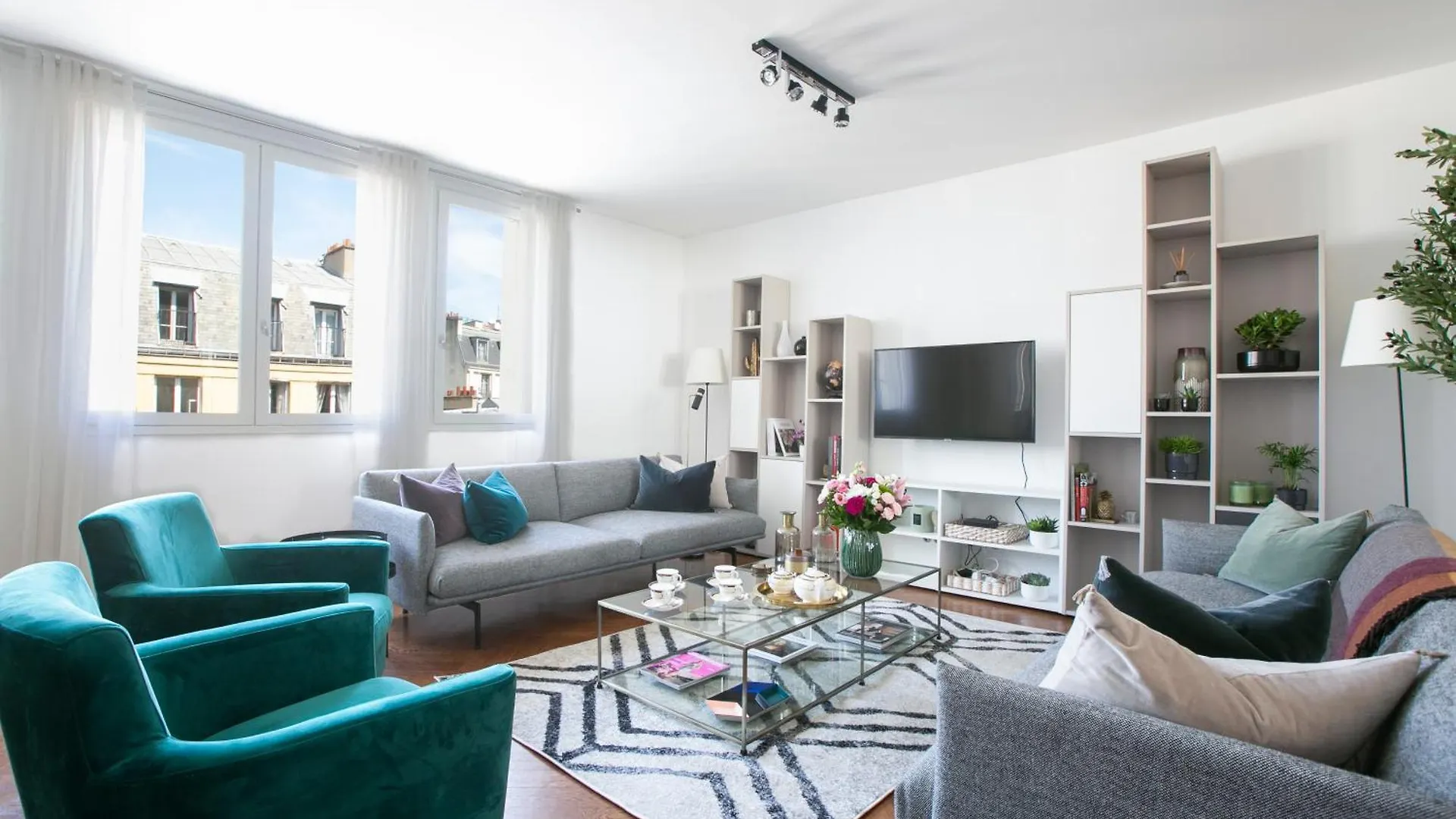 Magnificient 2 Bedrooms With Terrace Next To Champs-Elysees - Pc62B Paris