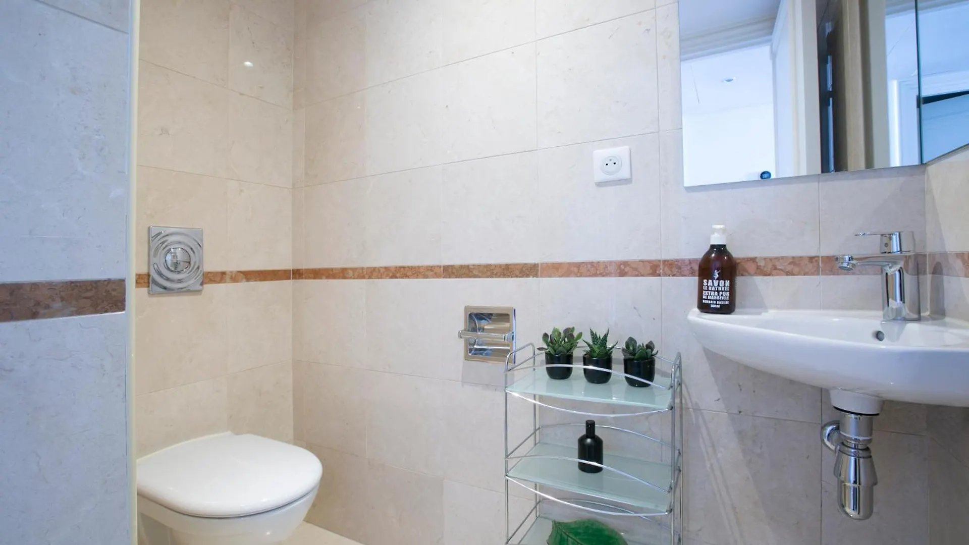 Magnificient 2 Bedrooms With Terrace Next To Champs-Elysees - Pc62B Paris France