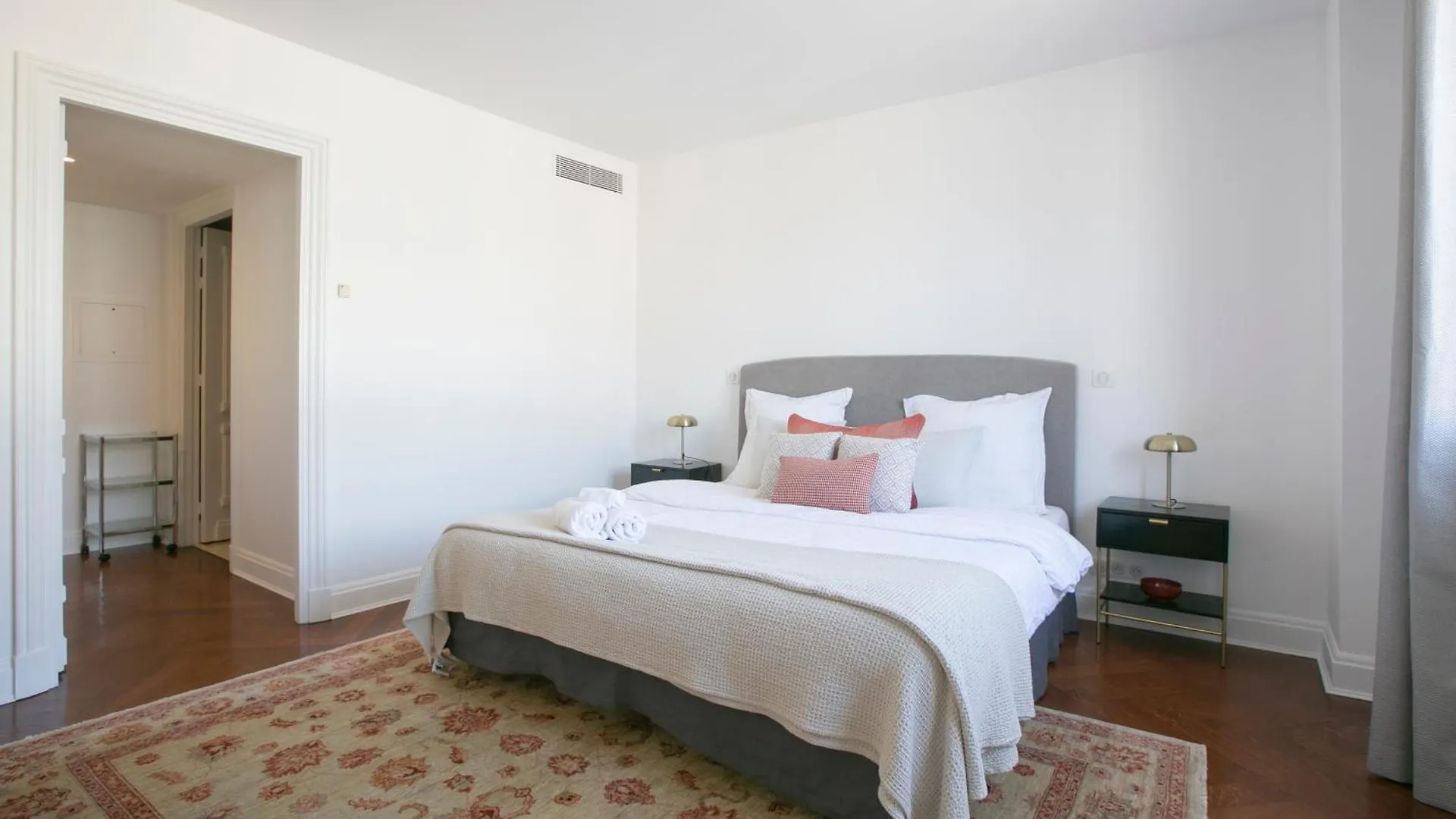 Magnificient 2 Bedrooms With Terrace Next To Champs-Elysees - Pc62B Paris
