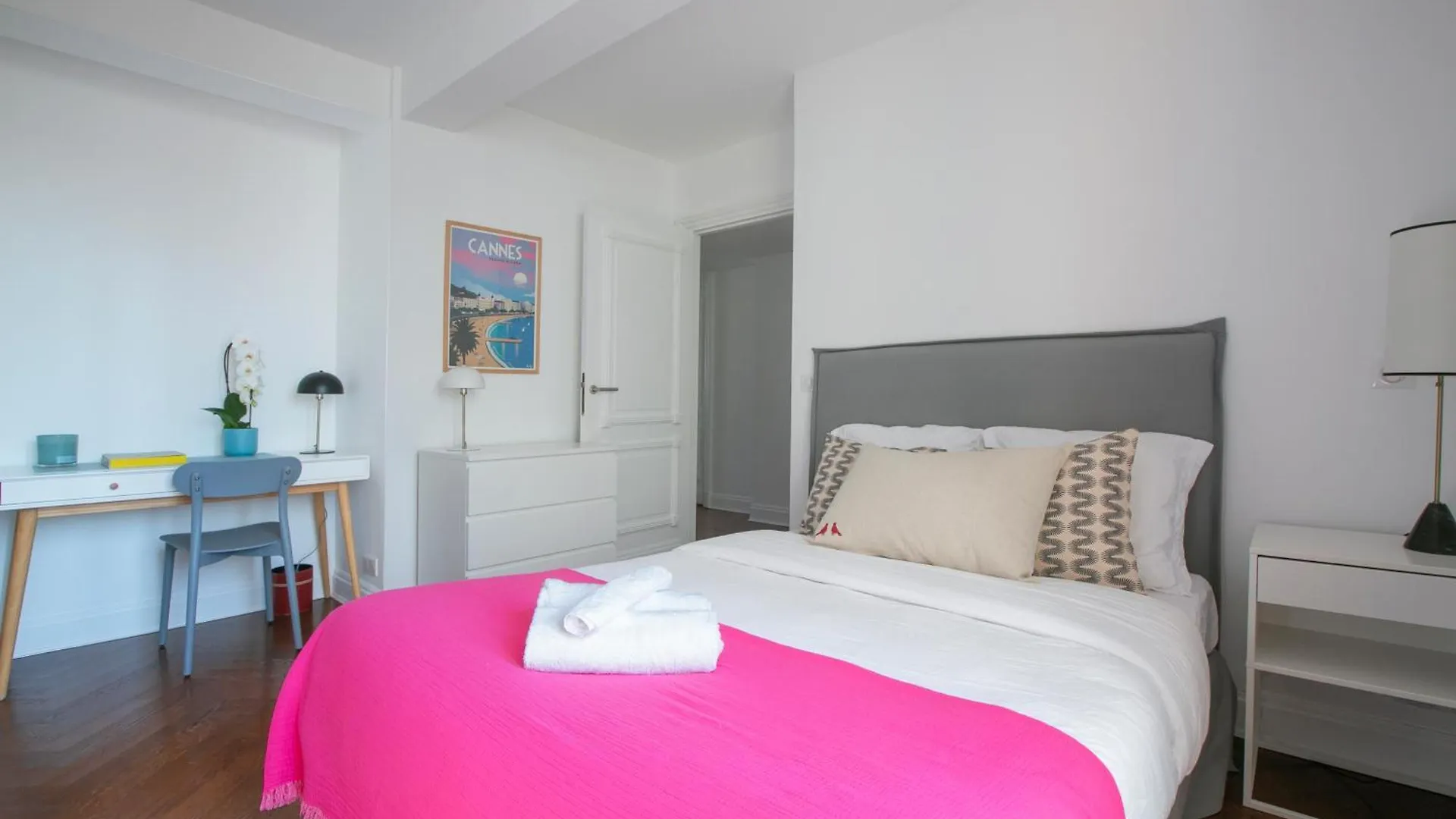 Magnificient 2 Bedrooms With Terrace Next To Champs-Elysees - Pc62B Paris Apartment
